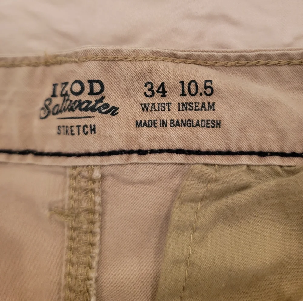 IZOD Saltwater Stretch Men's Tan Cargo Shorts WAIST 34/INSEAM 10.5 - Picture 2 of 4